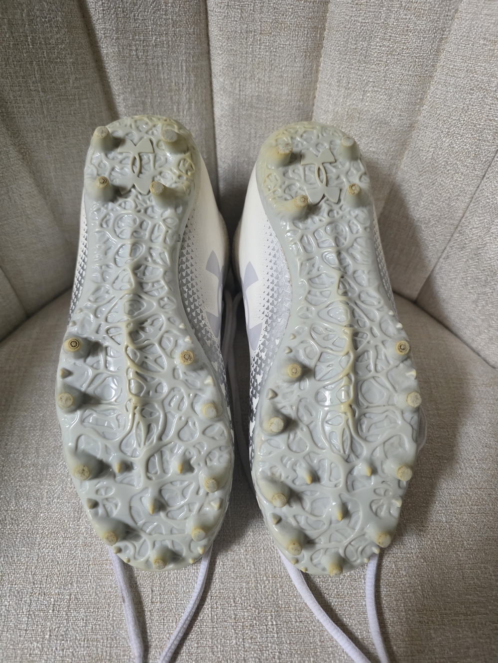 Under Armour Youth Football Cleats, Youth 3.5Y - Picture 2 of 7